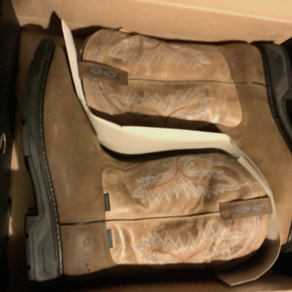 New Ariat workhog XT20 carbon toe work boots, Size 15 med. main image 7